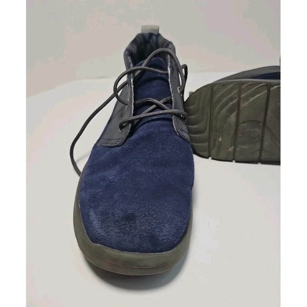 UGG K Canoe‎ Reflective Kids Shoes size 5Y